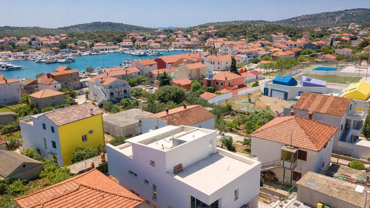 Vila Regina Apartment Rex With Swimming Pool Jezera Extérieur photo